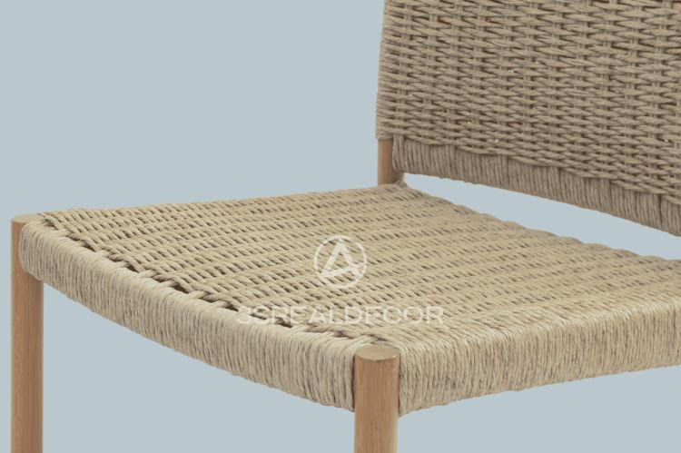 LOUNGE CHAIR